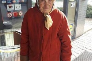 Gest nobil, făcut de o femeie care trăieşte din mila celor din jur. Bătrânica a găsit suma de 3.600 de lei şi i-a dat Poliţiei. Banii erau ai unei pensionare, care tocmai îşi înmormânta copilul