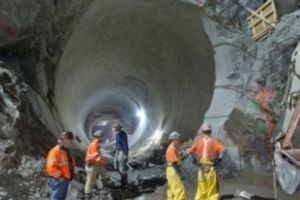 Metroul din Drumul Taberei versus racheta Falcon Heavy. Rateul românesc şi succesul american, în CIFRE ȘI COMPARAȚII. DEZVĂLUIRI BOMBĂ!