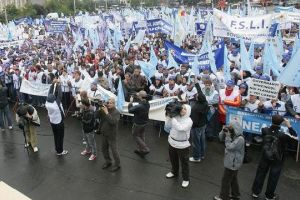 Sindicaliştii din învăţământ ameninţă cu greva generală