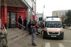 A leşinat când a fost prinsă că a furat dintr-un supermarket. Ce ascundea în geantă