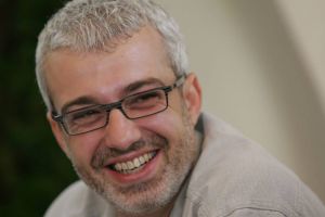 Cătălin Crişan a albit, dar de dor. :) Solistul e foarte schimbat. Cum arată acum şi cu ce se ocupă