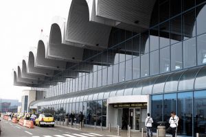 Jaf la Aeroportul Otopeni. Salarii de 1.000 € pentru funcţionari care munceau o oră pe zi