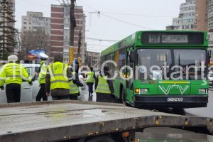 Biletul la control!:Razie la Casa de Cultura. Autobuzele RATC, verificate 