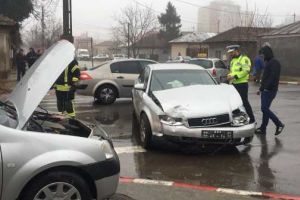 Accident rutier în Alexandria; două persoane au ajuns la spital