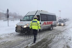 ULTIMĂ ORĂ: Maşini blocate în zăpadă între greşu şi Ojdula
