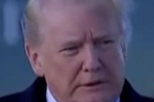 VÂNTUL îi joacă FESTE lui TRUMP. COAFURA ridicată de rafale SCOATE la IVEALĂ ADEVĂRUL