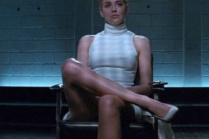  Sharon Stone: „Frumuseţea dă PUTERE”. Cum a SCĂPAT de HĂRŢUIREA sexuală