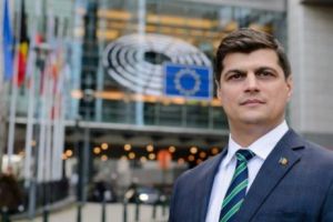 EUROPARLAMENTAR: Structurile EUROPENE vor să-şi impună DICTATURA în UE