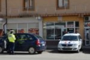 Poliţistul depistat drogat la volan „este la datorie“!