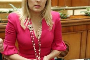 Ce a scris Elena Udrea, după ce a fost exmatriculată de la Facultatea de Teologie din Cluj