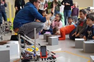 Competiţie internaţională de robotică, la Școala Americană Internaţională din Bucureşti