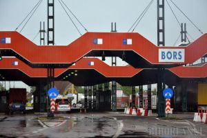 Bilanţul ilegalităţilor, la frontiera cu Ungaria: 2.758 de migranţi, 4,3 milioane ţigarete de contrabandă, 1,6 kg de cocaină şi 68 de maşini furate