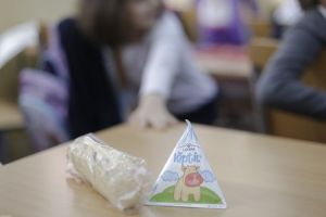 Veti bune pentru elevii din Bistriţa-Năsăud: Programul ”Lapte, corn şi măr”, deblocat
