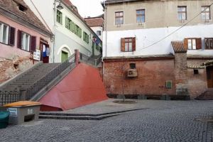 Primăria Sibiu vine cu clarificări legate de zidul placat cu PFL la Pasajul Scărilor