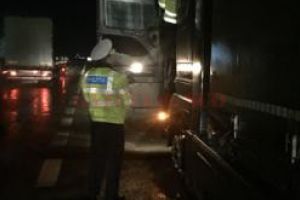 Transportatorii de marfă, în vizorul poliţiştilor rutieri