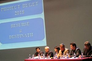 VIDEO – Miercuri, 7 februarie, de la ora 18.00, la Cinematograful ”Geo Saizescu” din Ostroveni a avut loc dezbaterea proiectului de buget local al municipiului pentru anul 2018