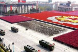 Coreea de Nord, rachete balistice şi paradă militară. Demonstraţie de forţă. Este prezent şi Kim Jong-un! 