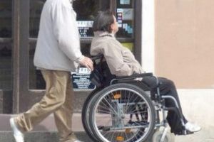 Sprijin pentru huşenii cu dizabilităţi: “Este din ce în ce mai multă lume bolnavă!”