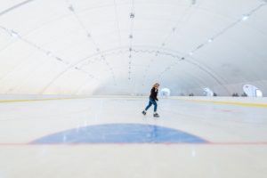 Patinoarul artificial construit lângă noua arena sportivă din Sfântu Gheorghe, inaugurat duminică