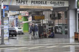Escroci care promit cariere în showbiz îşi fac veacul prin centrul Bacăului