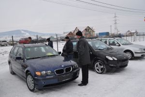 Cu 2000 de maşini înscrise în circulaţie în fiecare lună, parcul auto al judeţului a luat proporţii