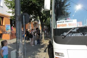 Exodul bistriţenilor continuă. Pleacă de patru ori mai mulţi decât cei care se întorc acasă.