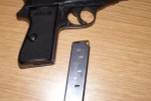 Dosar penal pentru detinerea fara drept de arma