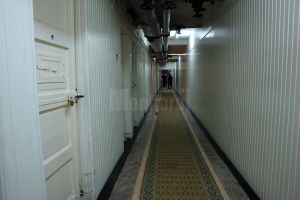 Au violat o copilă de 15 ani şi apoi au distribuit filmarea pe Facebook