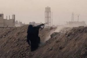 Jihadiştii Statului Islamic au început să trimită femeile la luptă (Video)