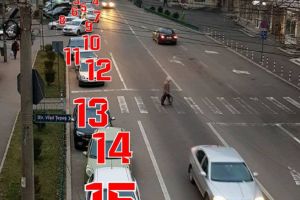 Imaginea zilei/ Strada Cuza Voda, blocata de masini care ar fi trebuit sa fie lasate in parcarea supraetajata