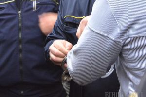 Tânăr de 33 de ani, reţinut de poliţişti după ce a fost prins conducând fără permis a doua oară