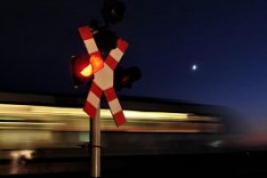 Tineri care au pus in pericol siguranta circulatiei feroviare, identificati si cercetati de politisti