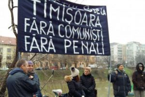 Protest anemic în faţa sediului PSD. Mãlin Bot si alti 6 manifestanti s-au facut de ras