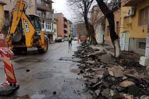 SE LUCREAZĂ pe mai multe drumuri din municipiu. Care sunt străzile ce vor fi modernizate (GALERIE FOTO)