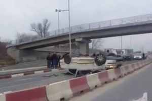 Accident rutier in zona Tabara Navodari. O masina rasturnata