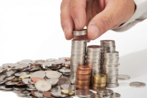 Salariul mediu net a crescut la 2.629 de lei în decembrie, după acordarea primelor de sărbători