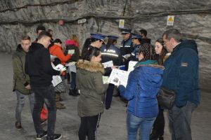 Poliţiştii au coborât în ocnă