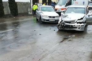 UPDATE FOTO – Accident în Șelimbăr. Două persoane rănite
