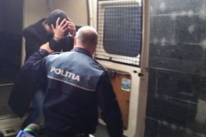 La 20 de ani, tâlharul a atacat femeile cu un cuţit