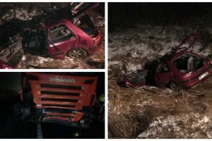 FOTO. Trei bărbaţi au murit, iar altul e grav rănit, după ce o maşină a intrat într-un TIR, în judeţul Mureş