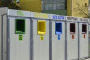 Pubele pentru colectare selectivă în fiecare cartier. Primarul Mălăiescu vrea şi containere pentru haine