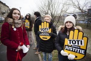 Protest tacut in fata PSD Timis, sub supravegherea Jandarmeriei
