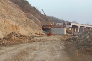 La lotul 4 din autostrada Lugoj – Deva se lucreaza la dealul cu lilieci si la pasajul de la Soimus