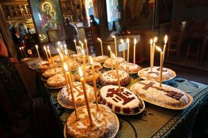 Astăzi se prăznuieşte Sâmbăta morţilor sau Moşii de iarnă