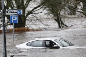 TRAGEDIE în Malta! Un bărbat din România a fost STRIVIT de un copac, din cauza furtunii puternice