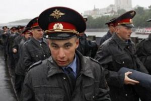 Soluţia NEOBIȘNUITĂ a unui şef de Poliţie pentru subalternii cu imaginea pătată! Este nevoie de MULȚI PREOȚI 