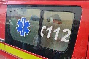 O bătrânică a ajuns la spital după ce a fost lovită de o maşină care dădea cu spatele, pe Bulevardul Dacia