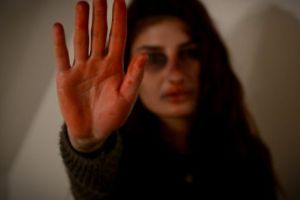 Cum SE FAC BANI pe SPINAREA FEMEILOR BĂTUTE. Legăturile dintre ANI, SRI, soţia lui Coldea şi firmele lui Ghiţă, INVESTIGATE de DLAF