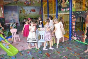 TÂRGOVIȘTE: Se caută supraveghetor pentru loc de joacă