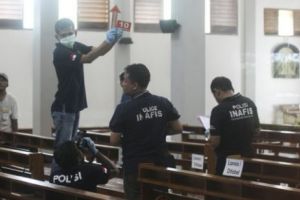 Indonezia: Atac cu sabia în biserică
